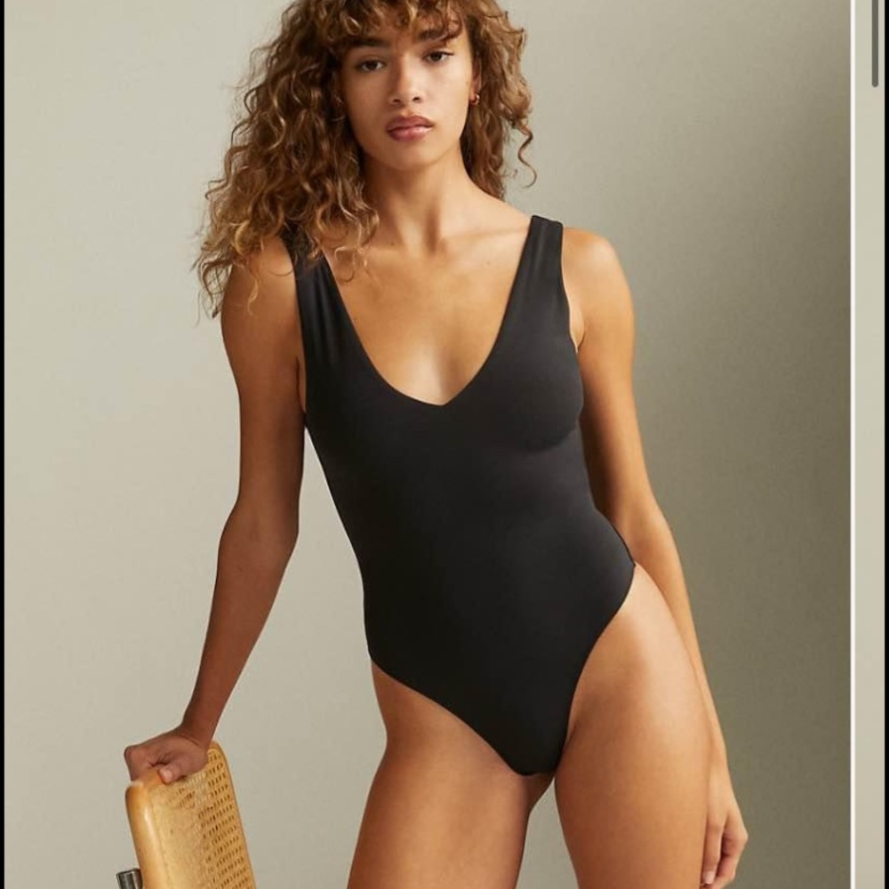 Aritzia babaton bodysuit brand new with tags!